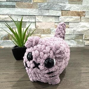 Handmade crochet little purple cat 🐱 6 inches